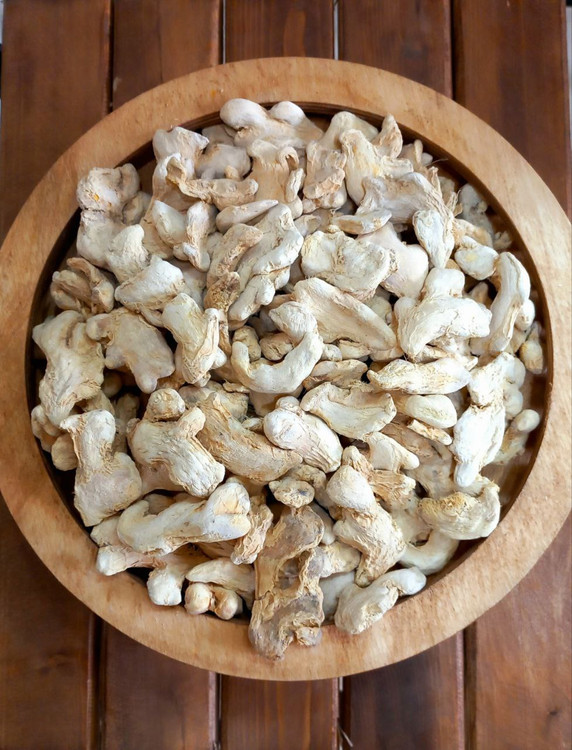 ریشه تازه زنجبیل با رنگ طلایی طبیعی و عطر گرم – محصول عطاری اقیانوس 🍃»