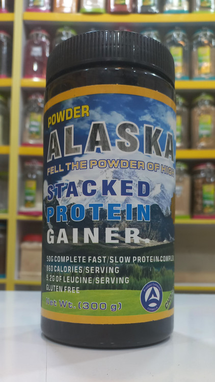 پودر تقویتی آلاسگا در کنار شیر و میوه برای تهیه نوشیدنی انرژیزا 🍌🥛🔥