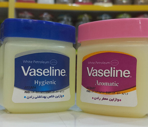 1️⃣ عکس وازلین اصل داخل قوطی، بافت ژلی و شفاف مناسب مراقبت پوست ✨💧