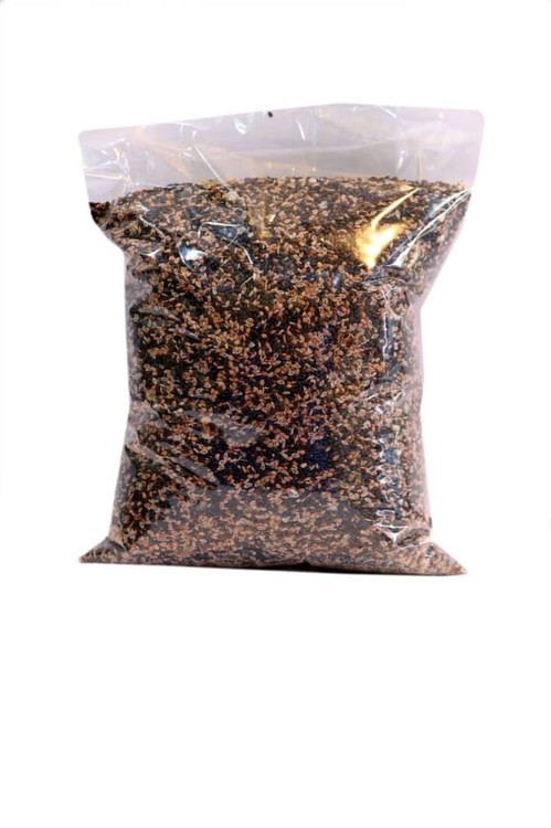 «دانههای تازه و تمیز چهارتخم برای تهیه دمنوش لعابدار؛ مناسب صداگرفتگی و التهاب گلو.»