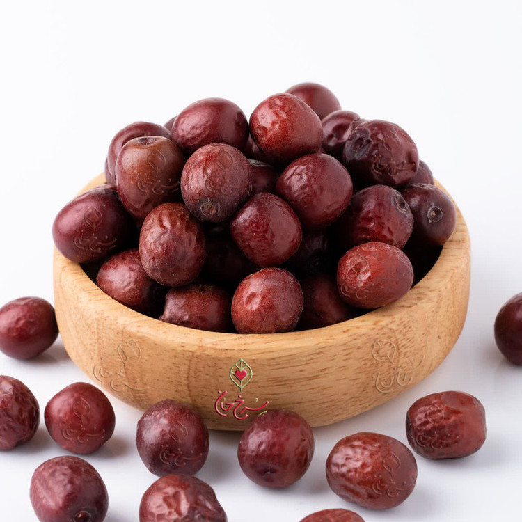 تصویر واقعی عناب درشت و تازه با رنگ قهوهای روشن مناسب معرفی کیفیت محصول طبیعی و ارگانیک با ارسال فوری »