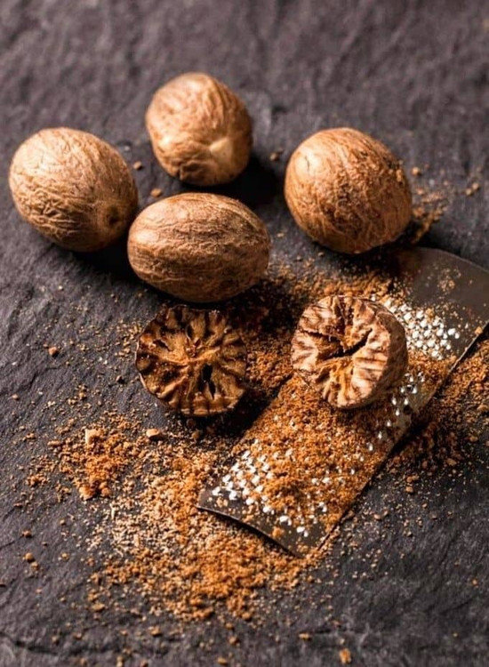 Nutmeg طبیعی و باکیفیت برای خورشت، دمنوش و دسرهای خانگی 🍮☕🌰"